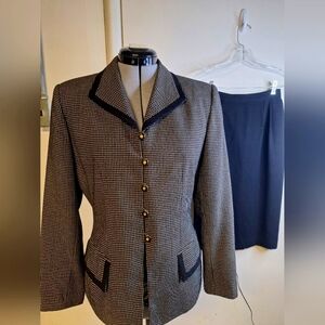 Jacqueline Ferral Black Harringbone Two Piece Suit (Skirt & Blazer)  Size 4 P